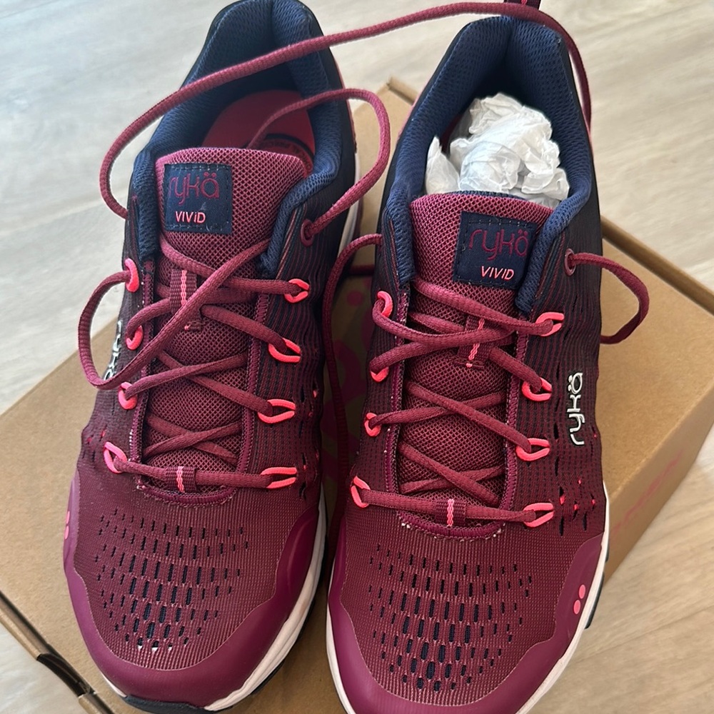 Ryka Vivid Sneakers NWT size 9.5